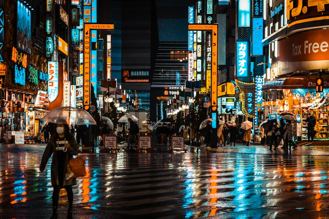 crowded city street